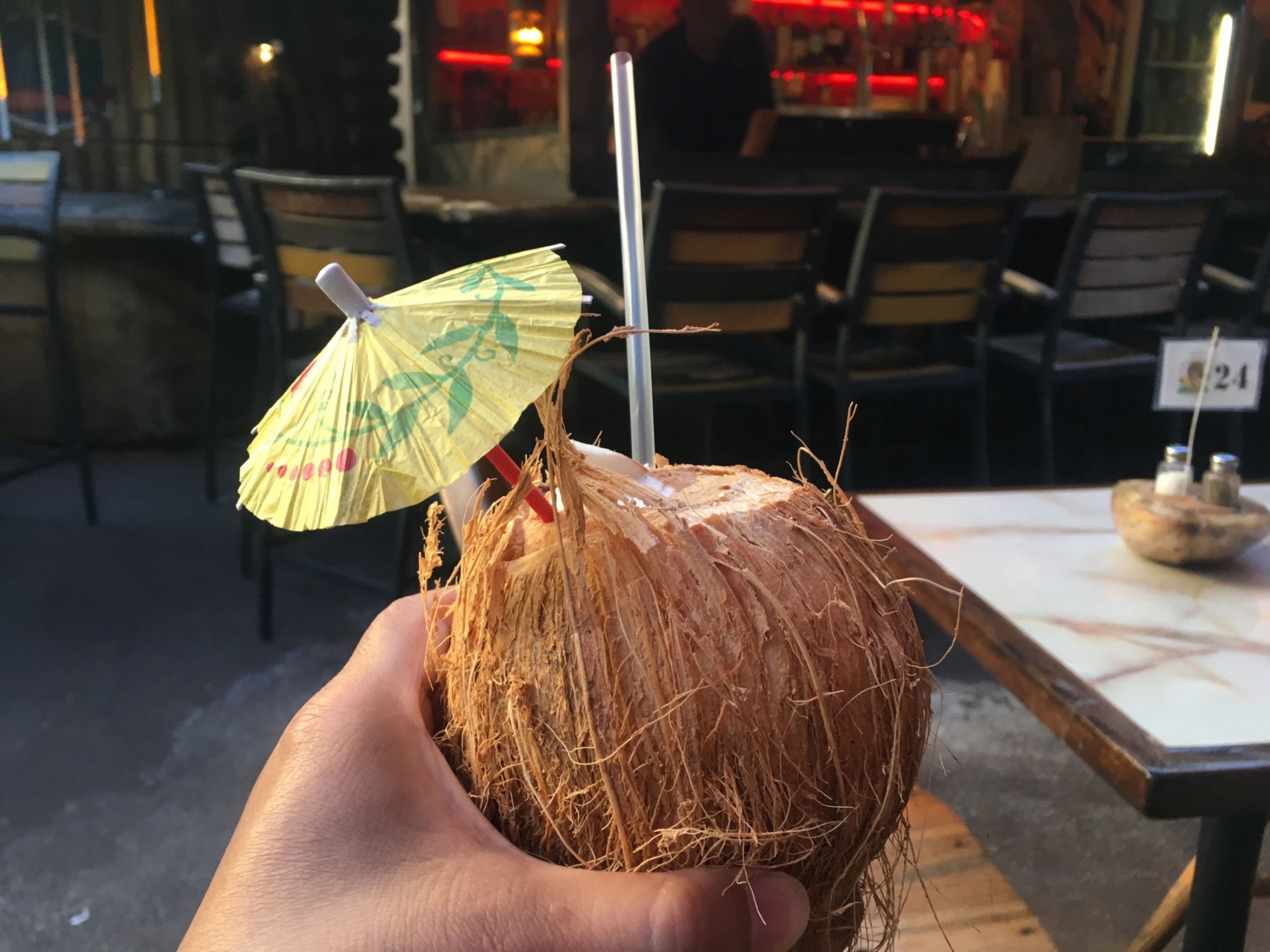 Usa Hawaii 南国のムードを味わうココナッツジュースはいかが