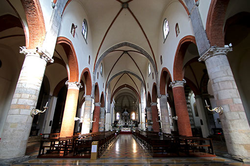 サンタ・マリア・デル・カルミネ教会内部