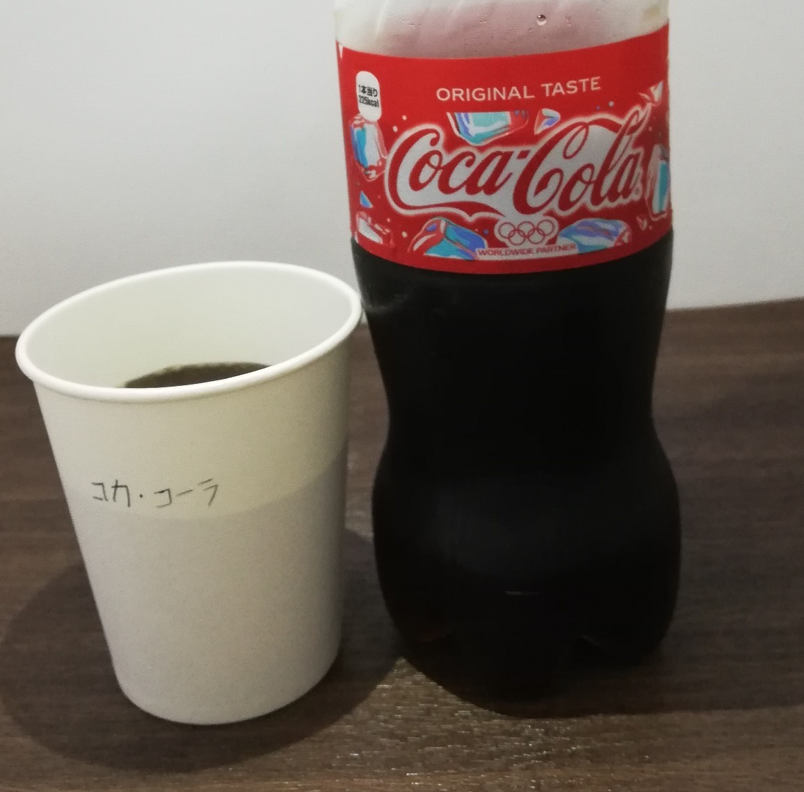 コカコーラとペプシの味の違いを飲み比べ比較 ジャパンコーラとラスコーラも加えた4つ 私はペプシの方が美味しいと思うペプシ派ですがあなたはどっちが好きですか ブログ